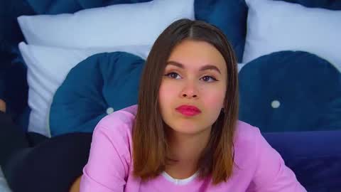 Snapshot of pollylanders chatting on 09/15/25, 06:19 Polly online show from 09/15/25, 06:19