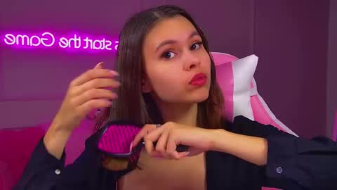 Snapshot of pollylanders chatting on 10/10/25, 06:18 Polly online show from 10/10/25, 06:18