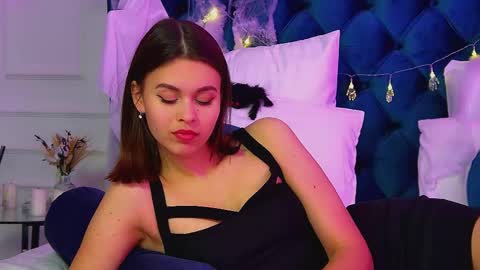 Snapshot of pollylanders chatting on 10/29/25, 06:59 Polly online show from 10/29/25, 06:59