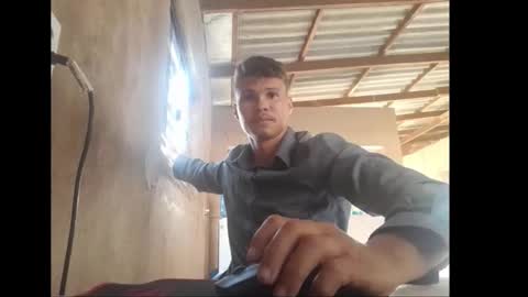 Snapshot of pollyster chatting on 12/04/25, 08:17 pollyster online show from 12/04/25, 08:17