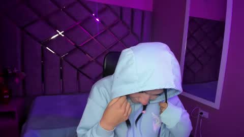 poly sasha  online show from 10/19/25, 03:51