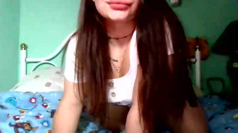 Snapshot of polykrovka88 chatting on 10/24/25, 11:34 polykrovka88 online show from 10/24/25, 11:34