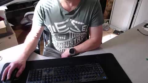 Snapshot of poodledude chatting on 03/15/26, 11:49 Dave online show from 03/15/26, 11:49