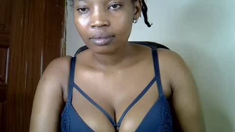 Snapshot of pookie245909 chatting on 06/15/26, 04:36 pookie245909 online show from 06/15/26, 04:36