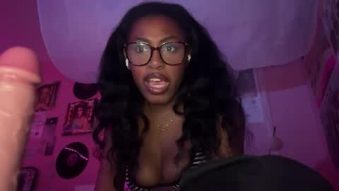 Snapshot of popasprincess chatting on 02/12/25, 04:01 princess online show from 02/12/25, 04:01