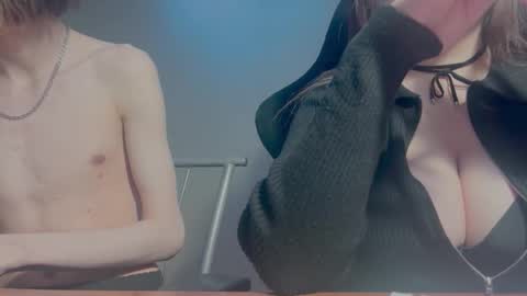 Snapshot of popoul_couple chatting on 01/05/26, 08:01 popoul_couple online show from 01/05/26, 08:01