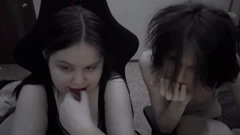 Snapshot of popoul_couple chatting on 01/15/26, 01:05 popoul_couple online show from 01/15/26, 01:05