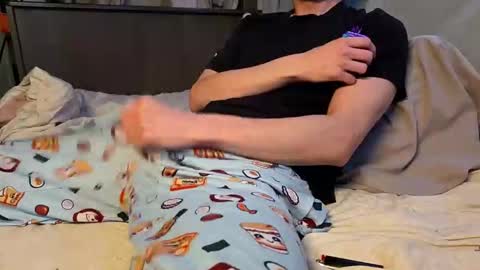 Snapshot of poppunk4life chatting on 12/20/25, 01:23 Kyle online show from 12/20/25, 01:23