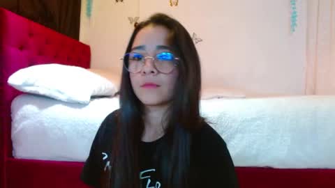 Snapshot of porcelainlux chatting on 02/12/25, 05:05 porcelainlux online show from 02/12/25, 05:05