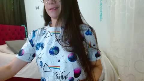 Snapshot of porcelainlux chatting on 03/06/25, 09:53 porcelainlux online show from 03/06/25, 09:53