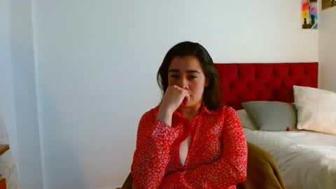 Snapshot of porcelainlux chatting on 10/10/25, 04:11 porcelainlux online show from 10/10/25, 04:11