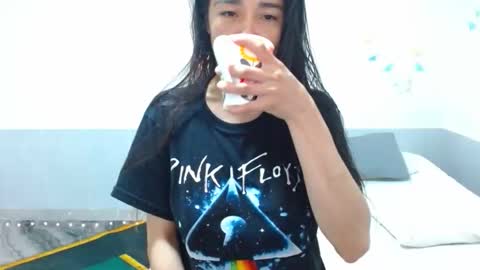 Snapshot of porcelainlux chatting on 12/17/25, 03:12 porcelainlux online show from 12/17/25, 03:12