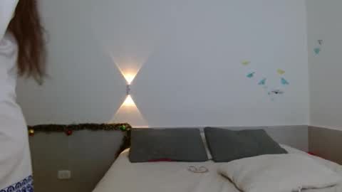 Snapshot of porcelainlux chatting on 12/20/25, 12:51 porcelainlux online show from 12/20/25, 12:51