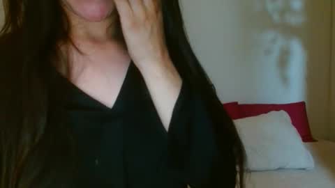 Snapshot of porcelainlux chatting on 05/05/26, 02:41 porcelainlux online show from 05/05/26, 02:41