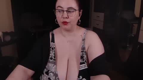 Snapshot of posh_mistress chatting on 01/17/25, 12:42 PoshMistres    online show from 01/17/25, 12:42