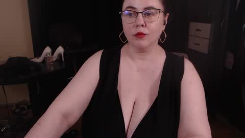 Snapshot of posh_mistress chatting on 03/09/25, 06:28 PoshMistres    online show from 03/09/25, 06:28