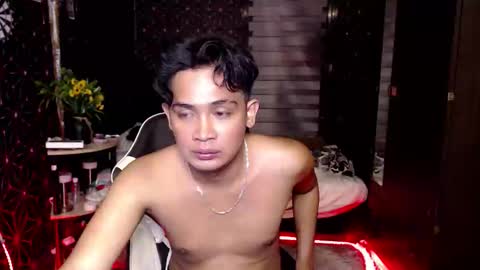 Snapshot of posiedon_cums chatting on 11/17/25, 04:13 VEeeAsian online show from 11/17/25, 04:13