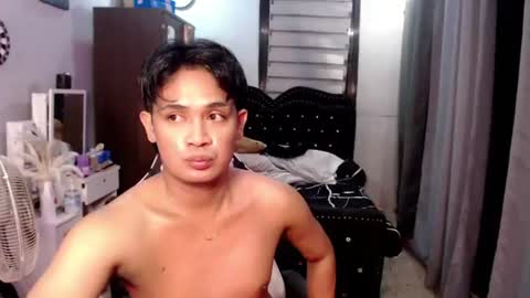 Snapshot of posiedon_cums chatting on 06/26/26, 05:06 VEeeAsian online show from 06/26/26, 05:06