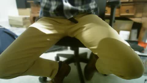 Snapshot of poundtownusa2016 chatting on 02/16/25, 05:04 ConchilDog online show from 02/16/25, 05:04