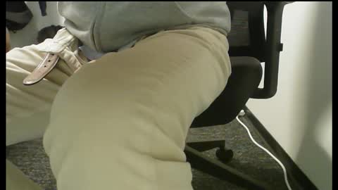 Snapshot of poundtownusa2016 chatting on 11/24/25, 05:12 ConchilDog online show from 11/24/25, 05:12