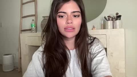 Snapshot of poutyselena chatting on 02/05/26, 03:44 Selena online show from 02/05/26, 03:44