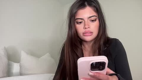 Selena online show from 05/04/26, 10:28