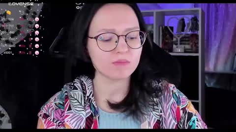 Snapshot of power_robynn chatting on 10/06/25, 10:34 Robyn online show from 10/06/25, 10:34