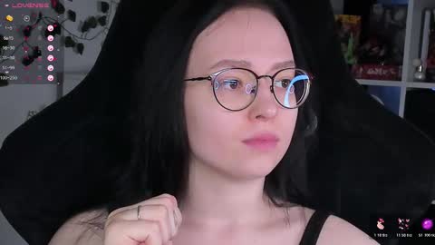 Snapshot of power_robynn chatting on 11/06/25, 11:22 Robyn online show from 11/06/25, 11:22