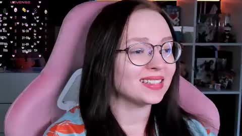 Snapshot of power_robynn chatting on 07/19/26, 01:15 Robyn online show from 07/19/26, 01:15