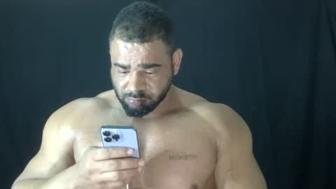 Snapshot of powerdmuscle chatting on 04/19/26, 11:29 powerdmuscle online show from 04/19/26, 11:29