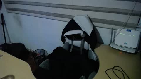 powerfulzeus2 online show from 12/18/25, 01:55