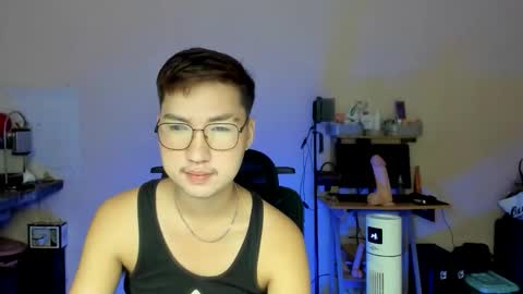 Snapshot of powerpuffcock chatting on 12/15/25, 02:43 powerpuffcock online show from 12/15/25, 02:43