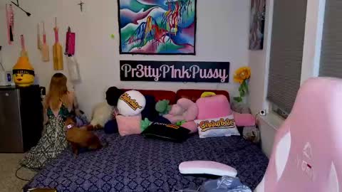 Snapshot of pr3ttyp1nkpussy chatting on 04/17/26, 01:52 Evangeline Eva Darling online show from 04/17/26, 01:52
