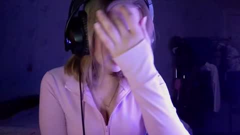 Snapshot of pr_in_cess_ chatting on 09/17/25, 08:32 pr_in_cess_ online show from 09/17/25, 08:32