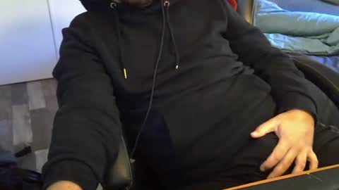 Snapshot of pralg chatting on 09/21/25, 01:46 pralg online show from 09/21/25, 01:46