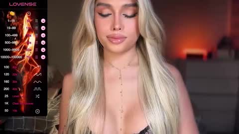 Snapshot of precious_amber69 chatting on 10/17/25, 12:52 Oh my Amber online show from 10/17/25, 12:52