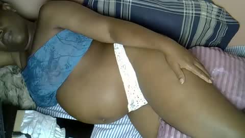 Snapshot of preggyrey chatting on 11/14/25, 01:37 preggyrey online show from 11/14/25, 01:37