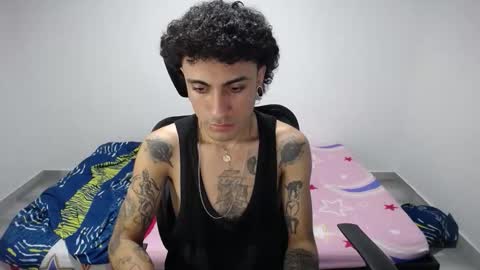 Snapshot of present_the_magic chatting on 10/24/25, 06:37 Plux online show from 10/24/25, 06:37