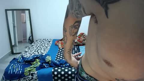 Snapshot of present_the_magic chatting on 11/23/25, 07:35 Plux online show from 11/23/25, 07:35