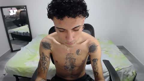 Snapshot of present_the_magic chatting on 01/12/26, 05:29 Plux online show from 01/12/26, 05:29