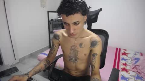 Snapshot of present_the_magic chatting on 01/15/26, 07:06 Plux online show from 01/15/26, 07:06