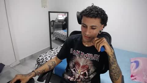 Snapshot of present_the_magic chatting on 01/16/26, 07:12 Plux online show from 01/16/26, 07:12