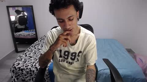 Snapshot of present_the_magic chatting on 02/02/26, 05:06 Plux online show from 02/02/26, 05:06