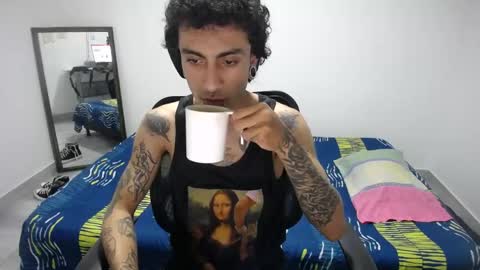 Snapshot of present_the_magic chatting on 03/24/26, 04:50 Plux online show from 03/24/26, 04:50