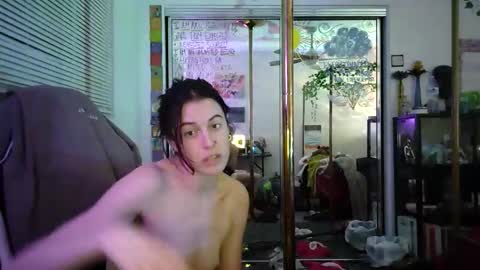 PrettiBritti online show from 02/09/26, 08:40