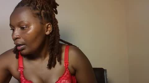 Snapshot of prettie_essy chatting on 12/14/25, 04:45 Essy online show from 12/14/25, 04:45