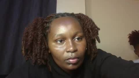 Snapshot of prettie_essy chatting on 12/15/25, 12:53 Essy online show from 12/15/25, 12:53