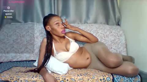 Snapshot of pretty253 chatting on 02/07/26, 06:33 pretty253 online show from 02/07/26, 06:33