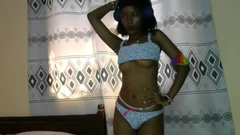 Snapshot of pretty__lisa chatting on 12/22/25, 09:06 pretty__lisa online show from 12/22/25, 09:06