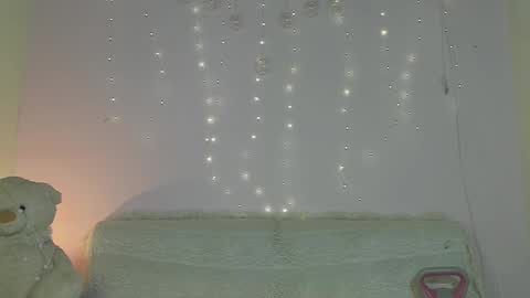 Snapshot of pretty_and_strong chatting on 10/04/25, 02:20 pretty_and_strong online show from 10/04/25, 02:20